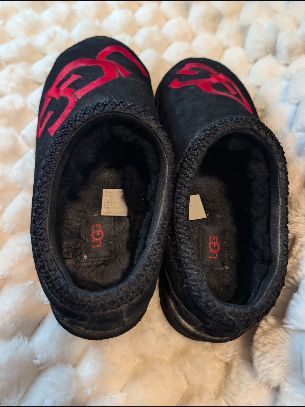 UGG Men's Black Suede Red Big Logo Tasman Slipper Slides Size 11